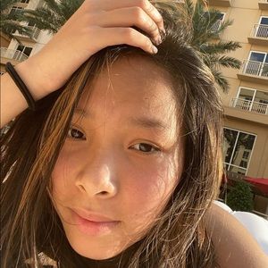 Meet your Posher, Violet